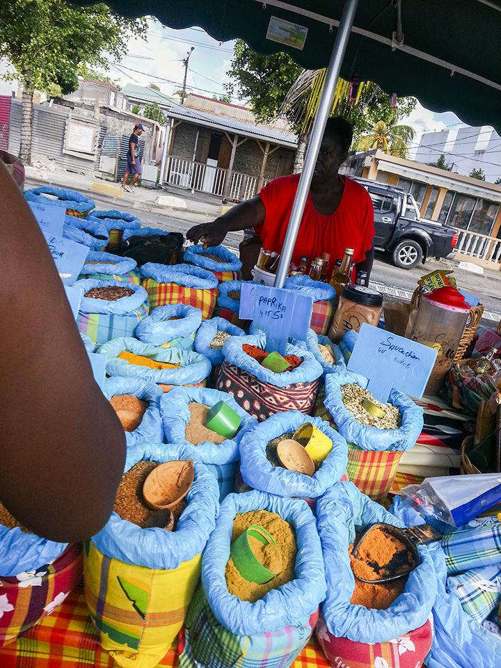 French language courses Guadeloupe - Market in Saint Anne