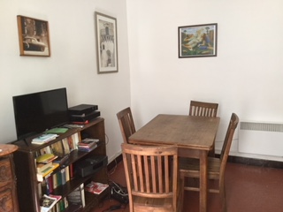 Privat 3-Zimmer Wohnung - Wohnzimmer