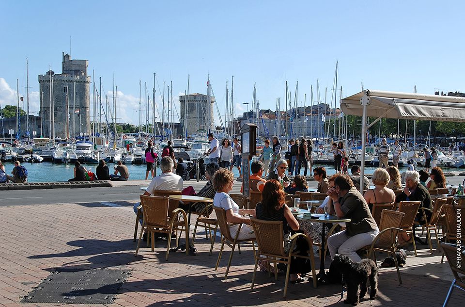 Französischkurse in La Rochelle - Terrasses cafe A Vieux Port Francis Giraudon