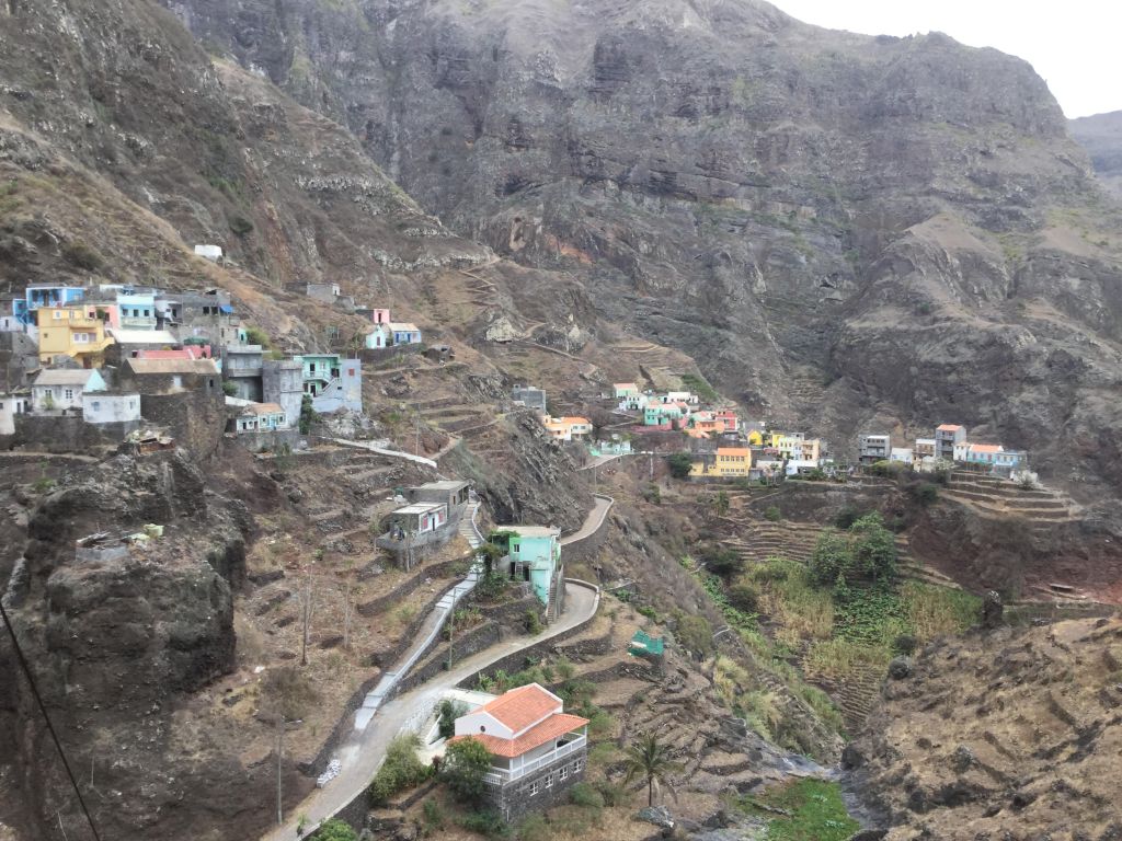 Bergterrassendorf bei Ribeira Grande auf der Nachbarinsel San Antao, Ausflug Portugiesischkurs in Mindelo Cabo Verde