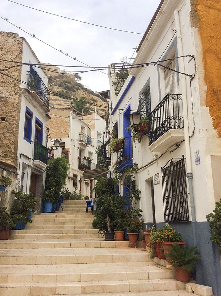 Spanisch Sprachreisen - Barrio antiguo unterwegs im alten Alicante