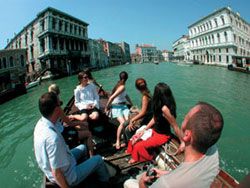 Italienisch Sprachkurse in Venedig mit der Gondel auf dem Canal Grande, Venedig 